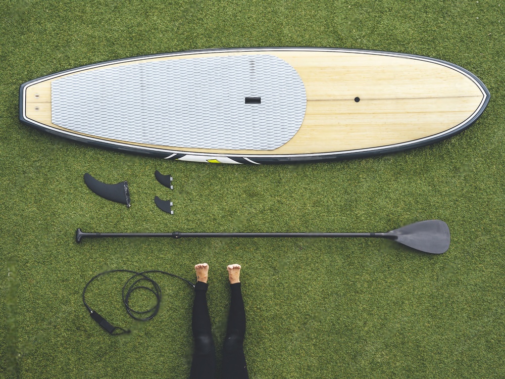 Read more about the article Essential Paddle Board Accessories Every Beginner Should Have