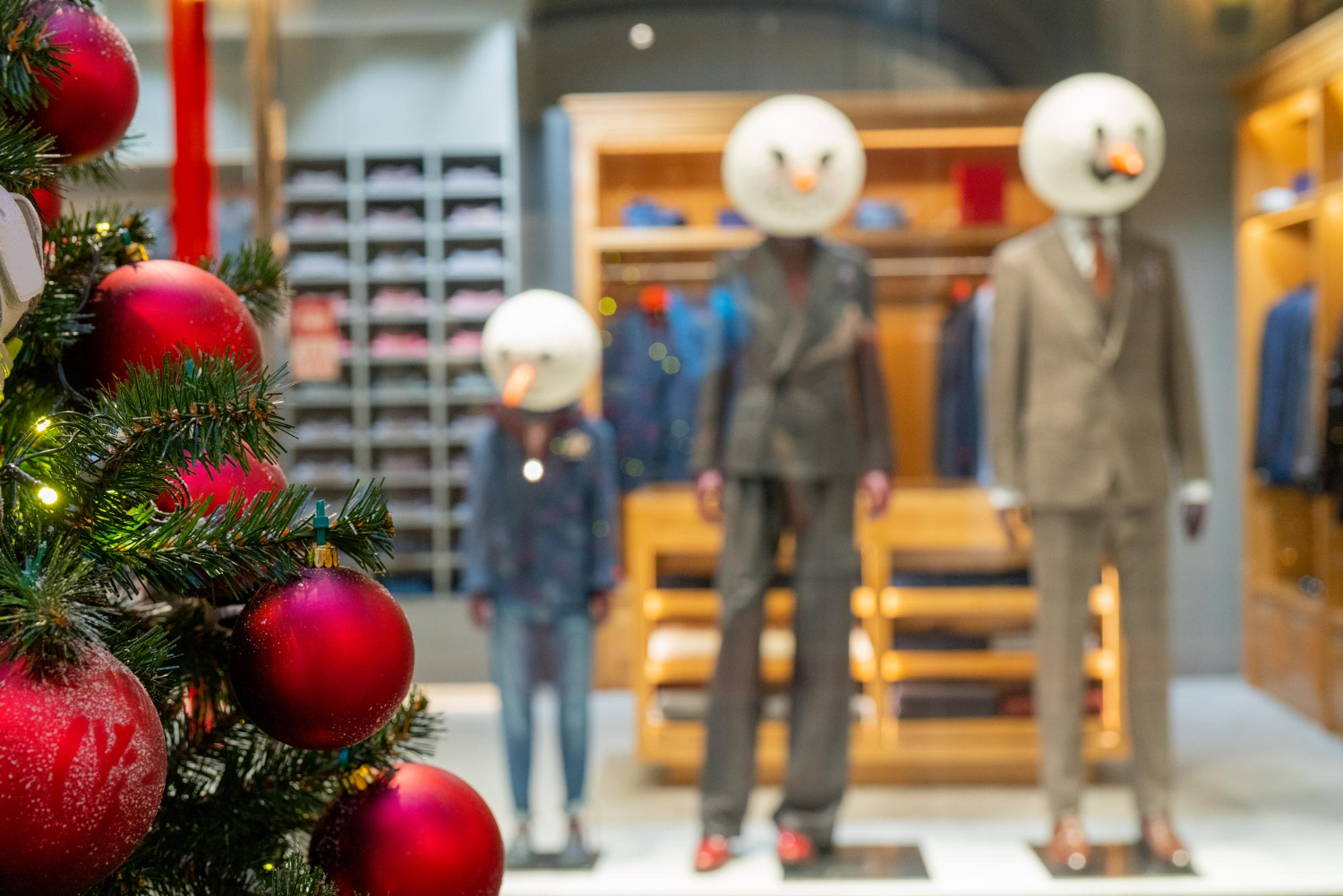 Read more about the article Is Shopping at an Online Christmas Store in July a Good Idea?